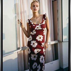 The Soley in Gardenia red flower print, small, nwt, Realisation par